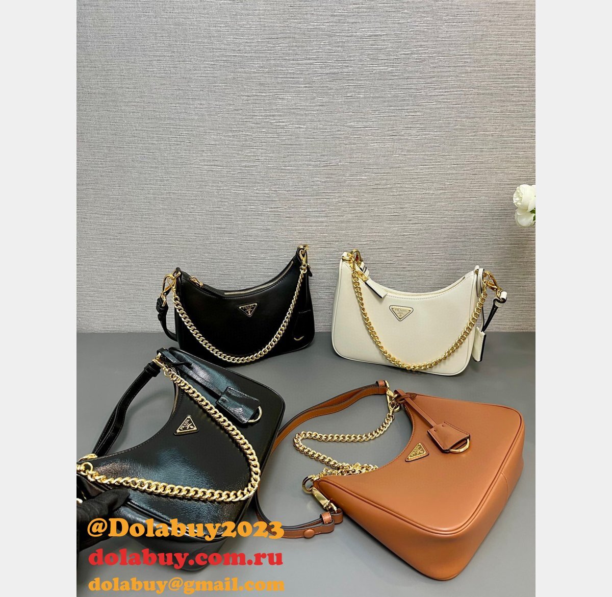 Top Prada Hoho Re-Edition Handbag