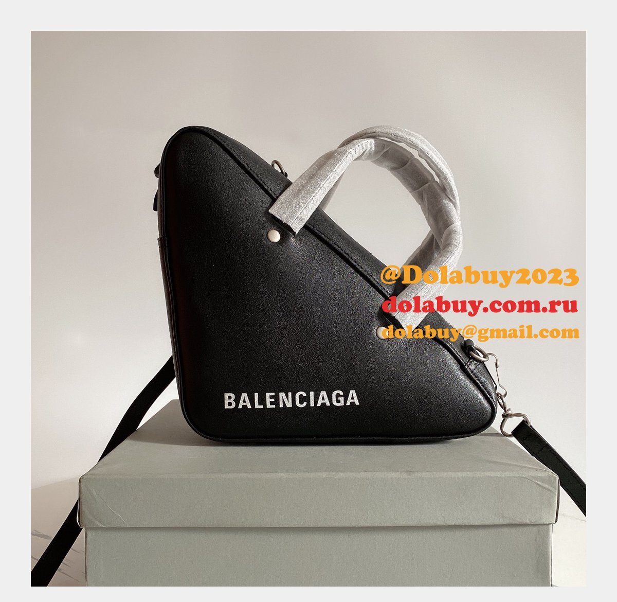 Luxury Balenciaga shoulder Triangle Black bag